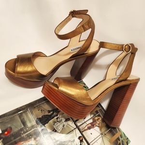 Steve Madden Metallic Gold Heels